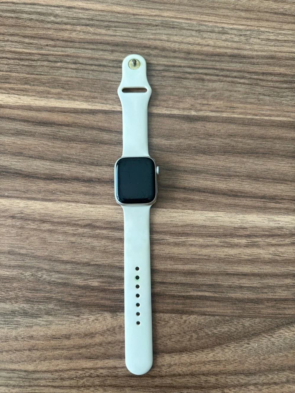 Apple Watch Series 8, 41mm, GPS + Cellular in Starlight.